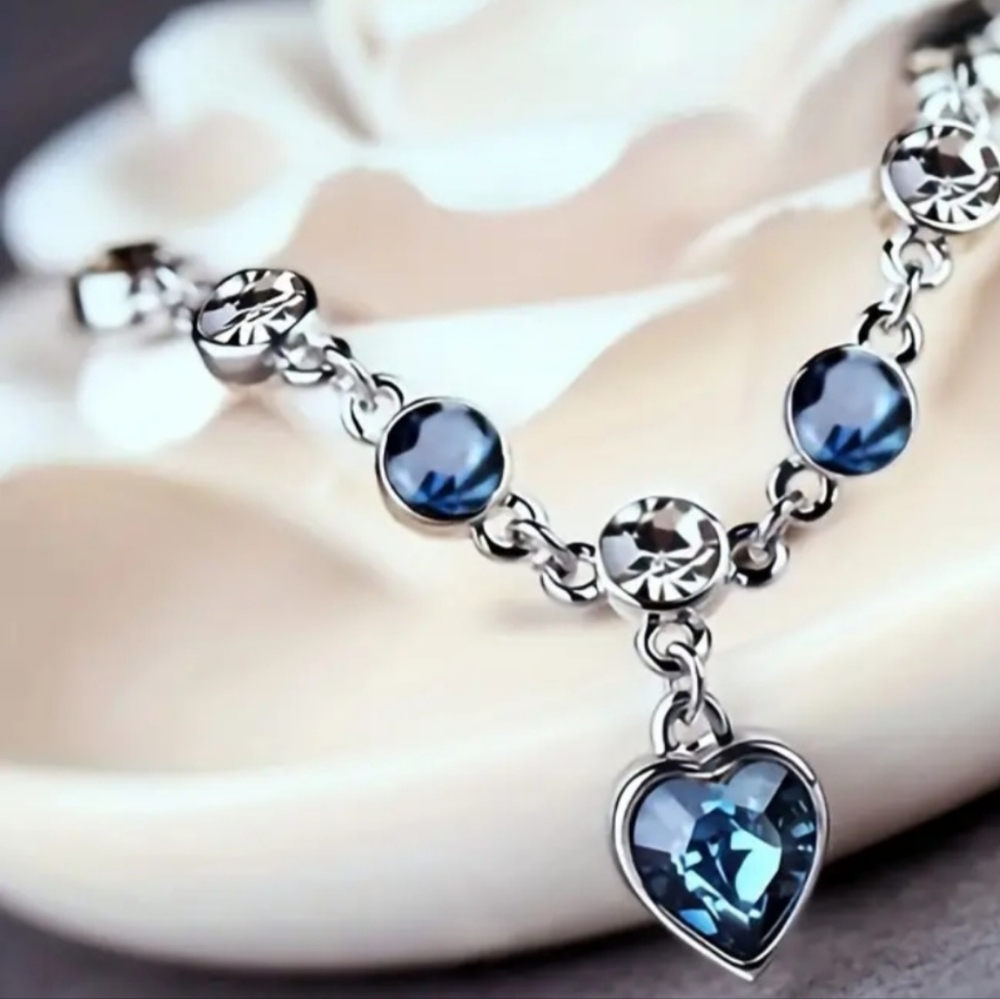 Deep blue/ silver crystal heart charm bracelet. NWT Fast Ship.